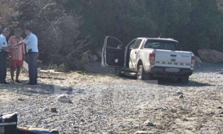 Αυτοκίνητο-έπεσε-από-γκρεμό-9-μέτρων-στη-Μεσσηνία:-Σώος-ο-οδηγός,-απεγκλωβίστηκε-μόνος-του