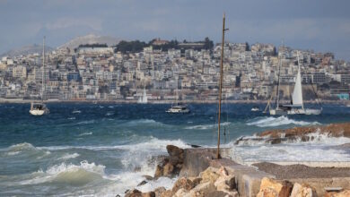 Καιρός:-Ισχυρά-μελτέμια-έως-9-μποφόρ-με-απαγορευτικό-απόπλου-από-Πειραιά-–-Μεγάλος-κίνδυνος-πυρκαγιάς
