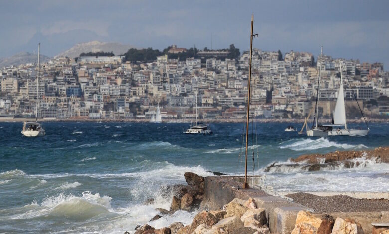 Καιρός:-Ισχυρά-μελτέμια-έως-9-μποφόρ-με-απαγορευτικό-απόπλου-από-Πειραιά-–-Μεγάλος-κίνδυνος-πυρκαγιάς
