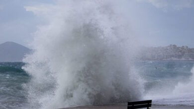 Καιρός-σήμερα:-Μελτέμια-έως-9-μποφόρ-στο-Αιγαίο-–-Σταθερά-στους-38-βαθμούς-ο-υδράργυρος