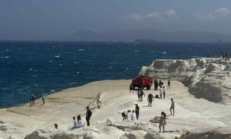 Νεκρό-ζευγάρι-από-πνιγμό-στο-Σαρακήνικο-Μήλου:-Βούτηξε-να-σώσει-την-σύζυγό-του-που-παρασύρθηκε-από-τον-αέρα