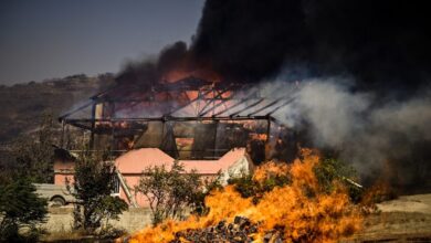 Φωτιά-στην-Κερατέα:-Ανεξέλεγκτος-ο-πύρινος-εφιάλτης,-κάηκαν-και-άλλα-σπίτια-–-Μπαράζ-μηνυμάτων-του-112-για-εκκενώσεις