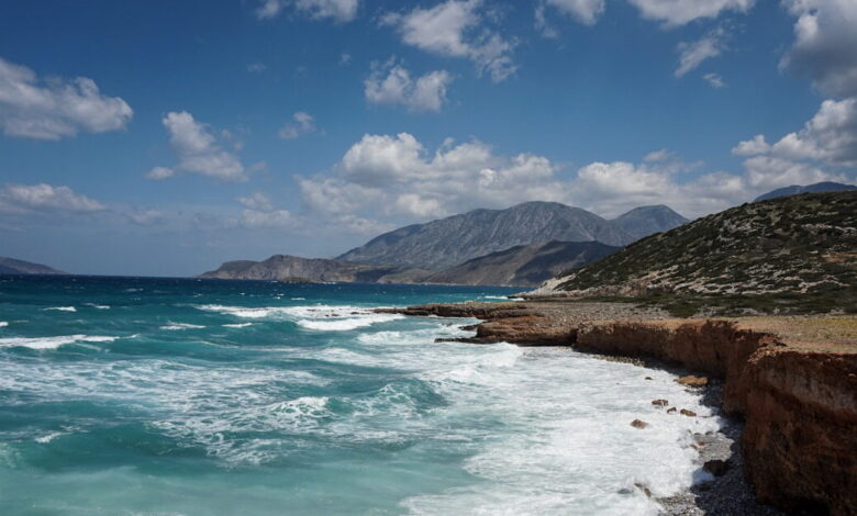 Καιρός:-Εκρηκτικό-κοκτέιλ-με-40αρια-και-θυελλώδεις-ανέμους-έως-8-μποφόρ-–-Αυξημένος-ο-κίνδυνος-πυρκαγιάς-και-την-Κυριακή