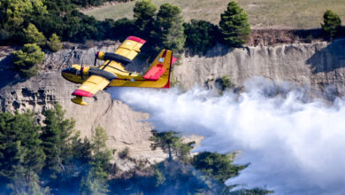 canadair:-Τα-«μαχητικά-της-φωτιάς»-στην-πρώτη-γραμμή-της-μάχης-με-τις-φλόγες