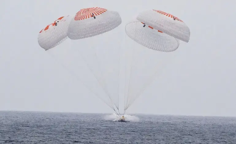 spacex:-Αστροναύτες-επιστρέφουν-στη-Γη-μετά-από-5μηνη-αποστολή-στον-iss