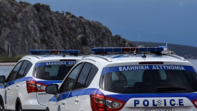 Αυτοκίνητο-έπεσε-στον-γκρεμό-στην-Αθηνών-–-Σουνίου:-Στο-νοσοκομείο-η-60χρονη-οδηγός