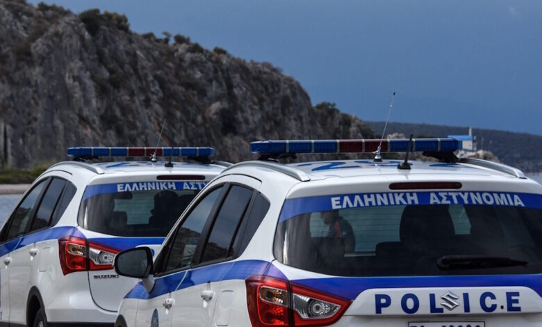 Αυτοκίνητο-έπεσε-στον-γκρεμό-στην-Αθηνών-–-Σουνίου:-Στο-νοσοκομείο-η-60χρονη-οδηγός