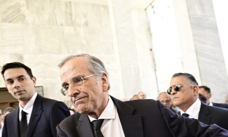 Γεωργία-και-Αντώνης-Σαμαράς-αποχαιρετούν-τη-Λένα-τους:-Αποτυπωμένος-στα-πρόσωπά-τους-ο-ανείπωτος-πόνος