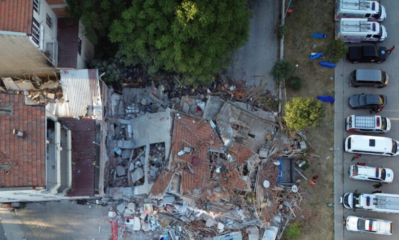Σεισμός-στην-Τουρκία:-Πάνω-από-230-μετασεισμοί-και-τουλάχιστον-2-αγνοούμενοι-–-Ισοπεδωμένα-κτίρια-και-εικόνες-καταστροφής