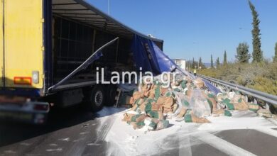 Τροχαίο-με-νταλίκες-στην-Αθηνών-–-Λαμίας:-Έκλεισε-το-ένα-ρεύμα-στην-εθνική-οδό-που-γέμισε-με-αλεύρι