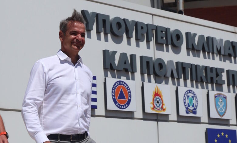 Ο-Κυριάκος-Μητσοτάκης-στο-υπουργείο-Πολιτικής-Προστασίας:-Σύσκεψη-για-την-αντιμετώπιση-των-πυρκαγιών