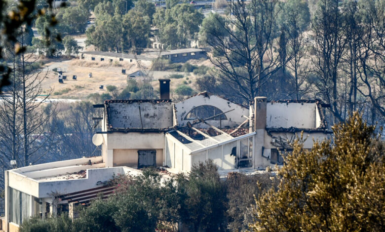 Πολιτική-αντιπαράθεση-για-τις-φωτιές:-«Περισσότερο-προσωπικό-στην-Πυροσβεστική-από-ποτέ»-–-Τα-πρώτα-μέτρα-για-τους-πληγέντες