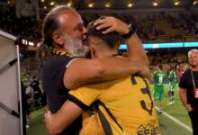 ΑΕΚ-–-Άρης-Λεμεσού:-Η-παρακάμερα-του-αγώνα-με-τις-αγκαλιές-του-Ηλιόπουλου-στους-παίκτες-μετά-την-πρόκριση