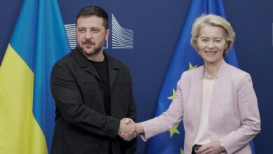 Φον-ντερ-Λάιεν:-Η-ΕΕ-θα-συνεχίζει-να-στηρίζει-την-Ουκρανία-για-όσο-χρειαστεί-–-«Η-Ρωσία-δεν-είναι-έτοιμη-για-τριμερή-σύνοδο»-λέει-ο-Ζελένσκι