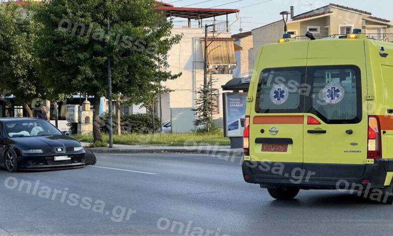Τροχαίο-στη-Λάρισα:-Γυναίκα-με-το-παιδί-της-μεταφέρθηκαν-στο-νοσοκομείο