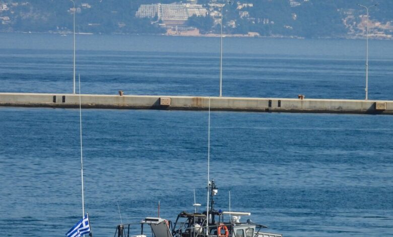 Απαγόρευση-απόπλου-σε-πλοίο-στη-Χαλκιδική-που-παρουσίασε-βλάβη-στο-λιμάνι-της-Αμμουλιανής
