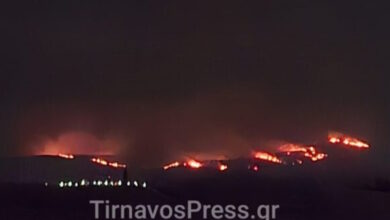 Μαίνεται-η-μεγάλη-φωτιά-στον-Τύρναβο-–-Συνεχίζεται-η-μάχη-με-τις-φλόγες