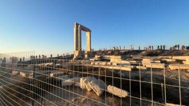 Νάξος:-Βγαίνει-το-συρματόπλεγμα-από-την-Πορτάρα-–-Νίκη-για-τον-δήμο-που-κέρδισε-τα-ασφαλιστικά-μέτρα