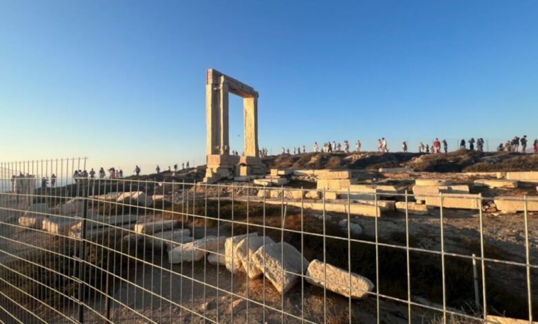 Νάξος:-Βγαίνει-το-συρματόπλεγμα-από-την-Πορτάρα-–-Νίκη-για-τον-δήμο-που-κέρδισε-τα-ασφαλιστικά-μέτρα
