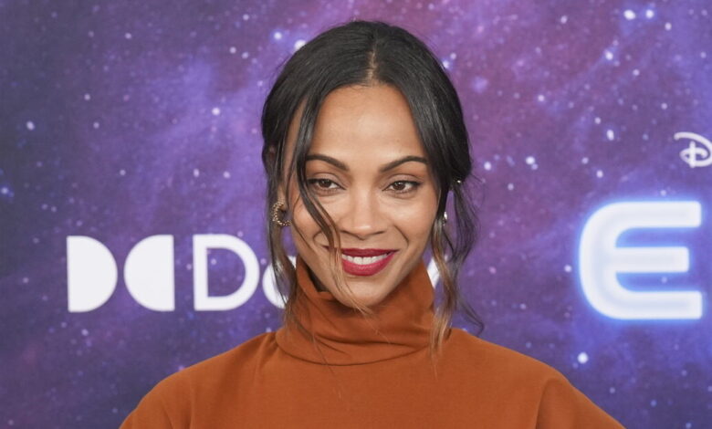 Η-ηθοποιός-zoe-saldana-«μαγεύει»-στις-διακοπές-της-στην-Μύκονο