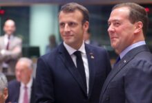 Με-άμυαλο-πετεινό-παρομοίασε-τον-Μακρόν-ο-Μεντβέντεφ