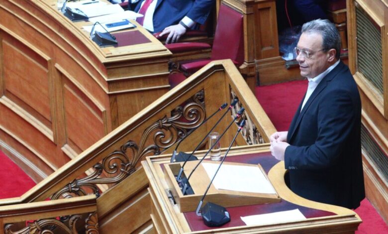Ο-Σωκράτης-Φάμελλος-αποχαιρετά-τον-Απόστολο-Βεσυρόπουλο-–-«Μεγάλη-θλίψη-για-την-απροσδόκητη-απώλεια»