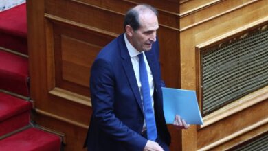 Απόστολος-Βεσυρόπουλος:-Το-«αντίο»-του-πολιτικού-κόσμου-–-«Ο-άνθρωπος-που-πάλευε-για-όλη-την-Ελλάδα,-έφυγε-από-κοντά-μας»