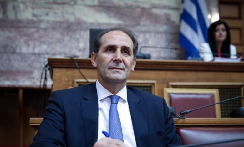 Απόστολος-Βεσυρόπουλος:-Συγκινεί-ο-Τρύφων-Αλεξιάδης-–-«Όταν-αισθάνθηκα-αδιαθεσία-στη-Βουλή-μου-τηλεφωνούσε-να-δει-πώς-είμαι»