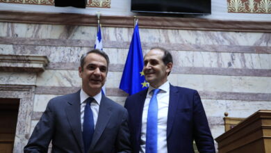 Ο-Κυριάκος-Μητσοτάκης-αποχαιρετά-τον-Απόστολο-Βεσυρόπουλο:-«Αφοσιωμένος-στο-καθήκον-και-αγαπητός-συνεργάτης»