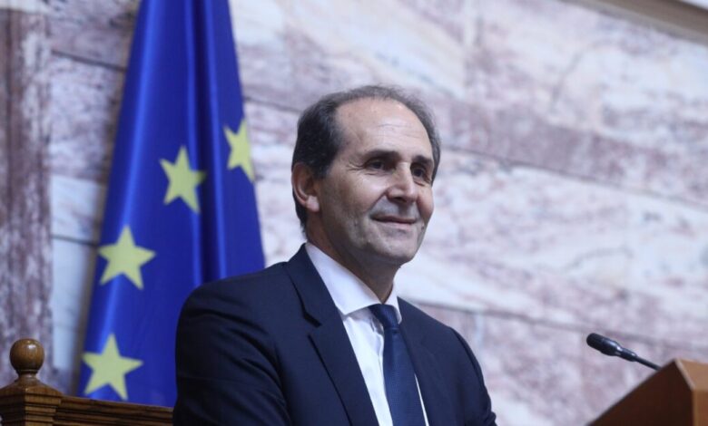 Πέθανε-ο-Απόστολος-Βεσυρόπουλος-–-Υπέστη-ανακοπή-καρδιάς-σε-ηλικία-59-ετών