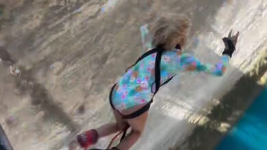 Η-Σάσα-Σταμάτη-κάνει-bungee-jumping-στον-Ισθμό-της-Κορίνθου-–-Βίντεο-με-το-άλμα-της-στο-κενό