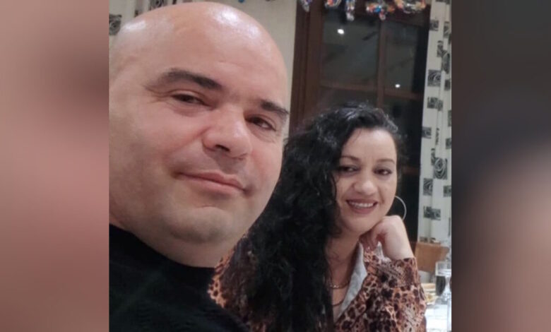 Γυναικοκτονία-στον-Βόλο: Ο-13χρονος-γιος-του-δράστη-γαντζώθηκε-στο-λαιμό-του,-για-να-τον-αποτρέψει-να-σκοτώσει-τη-μητέρα-του