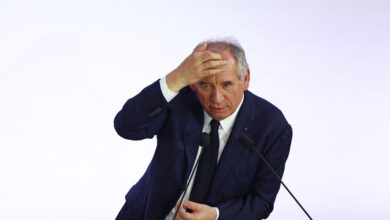 Γαλλία:-Τρίζει-η-κυβέρνηση-Μπαϊρού-–-«Όχι»-και-από-τους-σοσιαλιστές-σε-παροχή-ψήφου-εμπιστοσύνης