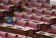 Βουλή:-Το-ΠΑΣΟΚ-ζητά-αναπληρωματικές-εκλογές-για-τις-3-έδρες-μετά-την-απόφαση-του-εκλογοδικείου-για-τους-Σπαρτιάτες
