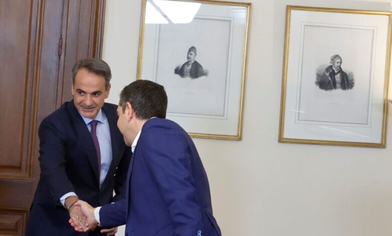 Δημοσκόπηση-interview:-Πτώση-4,5-μονάδων-για-τη-ΝΔ-–-Κοντά-στον-Μητσοτάκη-ο-Τσίπρας-στην-καταλληλότητα-για-πρωθυπουργός