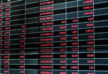 Χρηματιστήριο-Αθηνών:-Με-ισχυρές-απώλειες-έκλεισε-ο-Γενικός-Δείκτης-–-Υποχωρούν-και-οι-ευρωπαϊκές-μετοχές-με-την-προοπτική-κατάρρευσης-της-γαλλικής-κυβέρνησης 