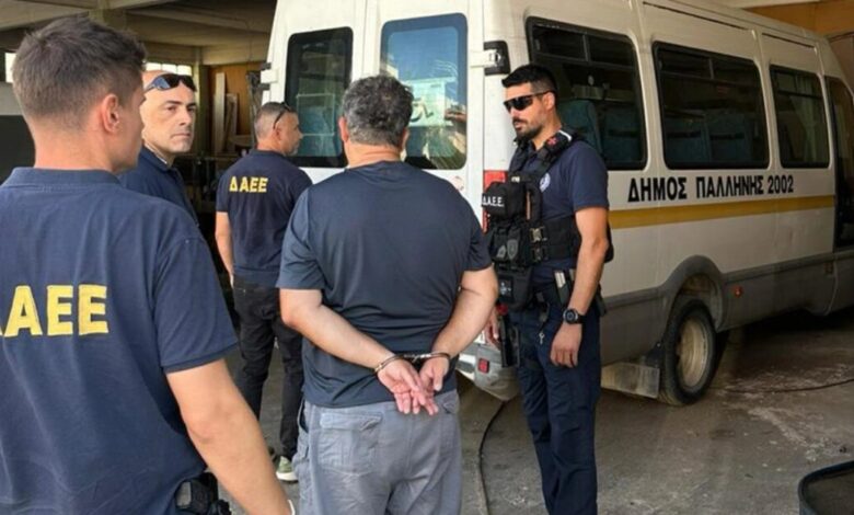 Παλλήνη:-Συνελήφθη-δημοτικός-υπάλληλος-για-4-εμπρησμούς