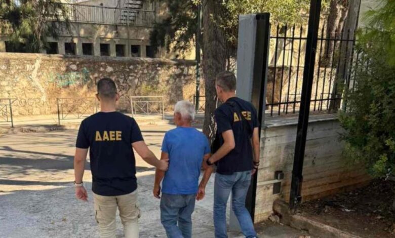 Σύλληψη-62χρονου-για-εμπρησμό-στην-Παιανία-–-Έβαλε-φωτιά-με-αναπτήρα
