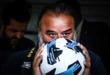 Ο-Μάριος-Ηλιόπουλος-κατέβηκε-στο-γήπεδο-και-πήρε-την-μπάλα-του-αγώνα-ΑΕΚ-–-Άντερλεχτ