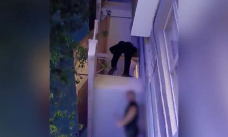 Καμίνια:-Έξι-μήνες-φυλακή-με-αναστολή-στη-19χρονη-αδερφή-του-5χρονου-που-σώθηκε-από-το-μπαλκόνι