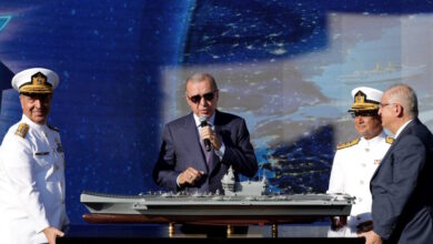 Ο-Ερντογάν-παρουσίασε-τη-μακέτα-του-«Εθνικού-Αεροπλανοφόρου»-της-Τουρκίας-–-Η-σκηνή-που-έγινε-viral