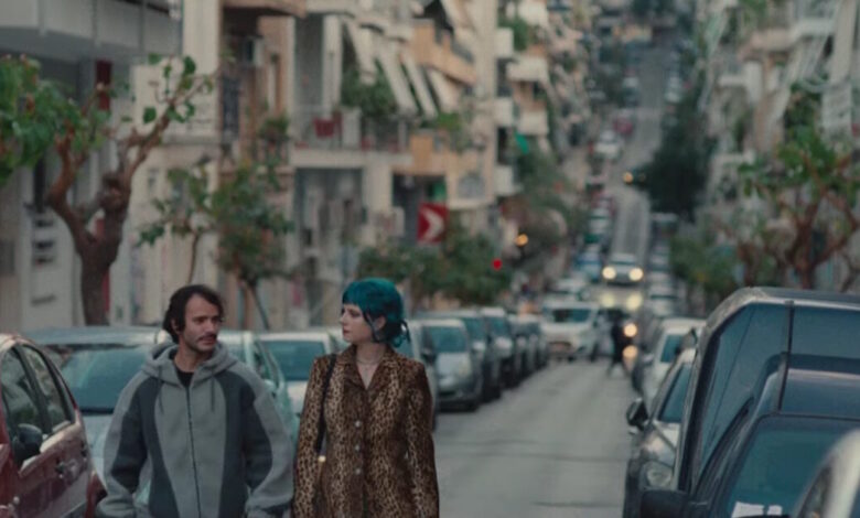 «how-to-shoot-a-ghost»:-Πρεμιέρα-στη-Βενετία-η-νέα-ταινία-του-Τσάρλι-Κάουφμαν-με-φόντο-την-Αθήνα