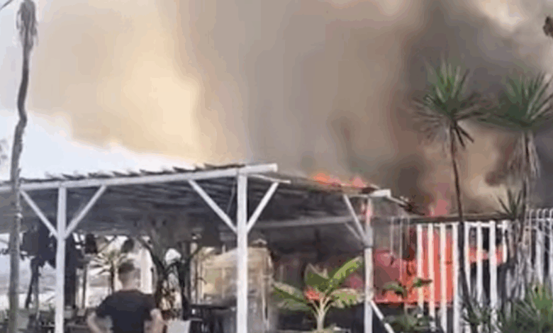 Πρέβεζα:-Γνωστό-beach-bar-κάηκε-ολοσχερώς-–-Συγκλονιστικό-βίντεο-από-την-στιγμή-που-τυλίγεται-στις-φλόγες
