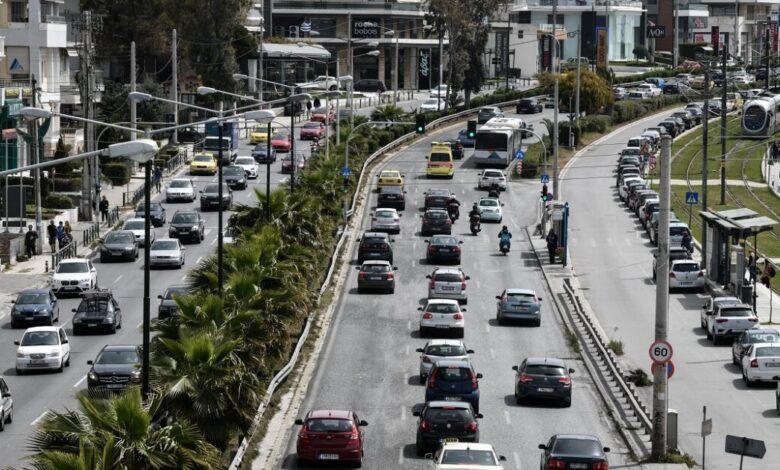 Τροχαίο-στην-Ποσειδώνος-στο-Παλαιό-Φάληρο-στο-ρεύμα-προς-Γλυφάδα-–-Προβλήματα-στην-κυκλοφορία