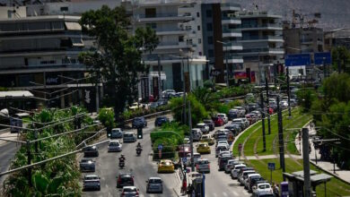 Παλαιό-Φάληρο:-Σοβαρό-τροχαίο-στην-Ποσειδώνος-–-Αυτοκίνητο-παρέσυρε-33χρονη-πεζή