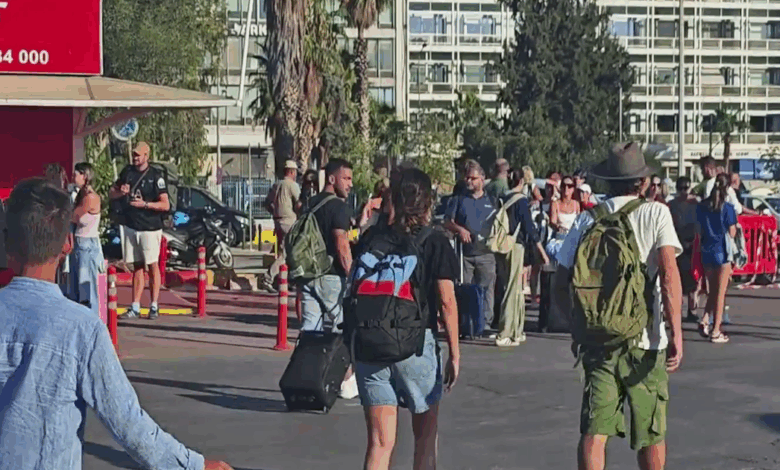 Επιστρέφουν-οι-αδειούχοι-του-Αυγούστου-από-τις-καλοκαιρινές-τους-διακοπές-–-Αυξημένη-κίνηση-στα-λιμάνια