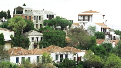 Αλόννησος:-«Με-χτύπησε-και-παρουσιάζεται-ως-θύμα»,-λέει-ο-δήμαρχος-για-τον-70χρονο-που-του-έριξε-κουτουλιά