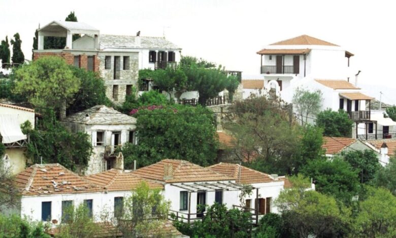 Αλόννησος:-«Με-χτύπησε-και-παρουσιάζεται-ως-θύμα»,-λέει-ο-δήμαρχος-για-τον-70χρονο-που-του-έριξε-κουτουλιά