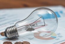 Ηλεκτρικό-ρεύμα:-Ανοιχτό-το-ενδεχόμενο-φορολόγησης-των-υπερκερδών-αν-δεν-μειωθεί-η-τιμή-στη-λιανική