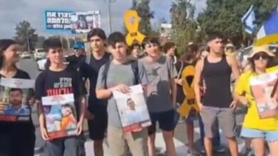 Ισραήλ:-«Μπλόκο»-στην-έναρξη-της-νέας-σχολικής-χρονιάς-από-εκατοντάδες-μαθητές-–-Στους-δρόμους-για-ομήρους-και-ειρηνευτική-συμφωνία
